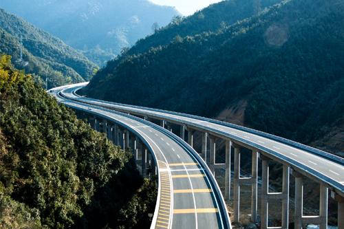 本公司根據新標準研發一批具有核心技術的高端設備 本公司根據新標準研發一批具有核心技術的高端設備